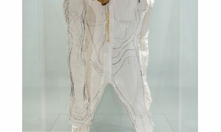 Staute from Thomas Houseago